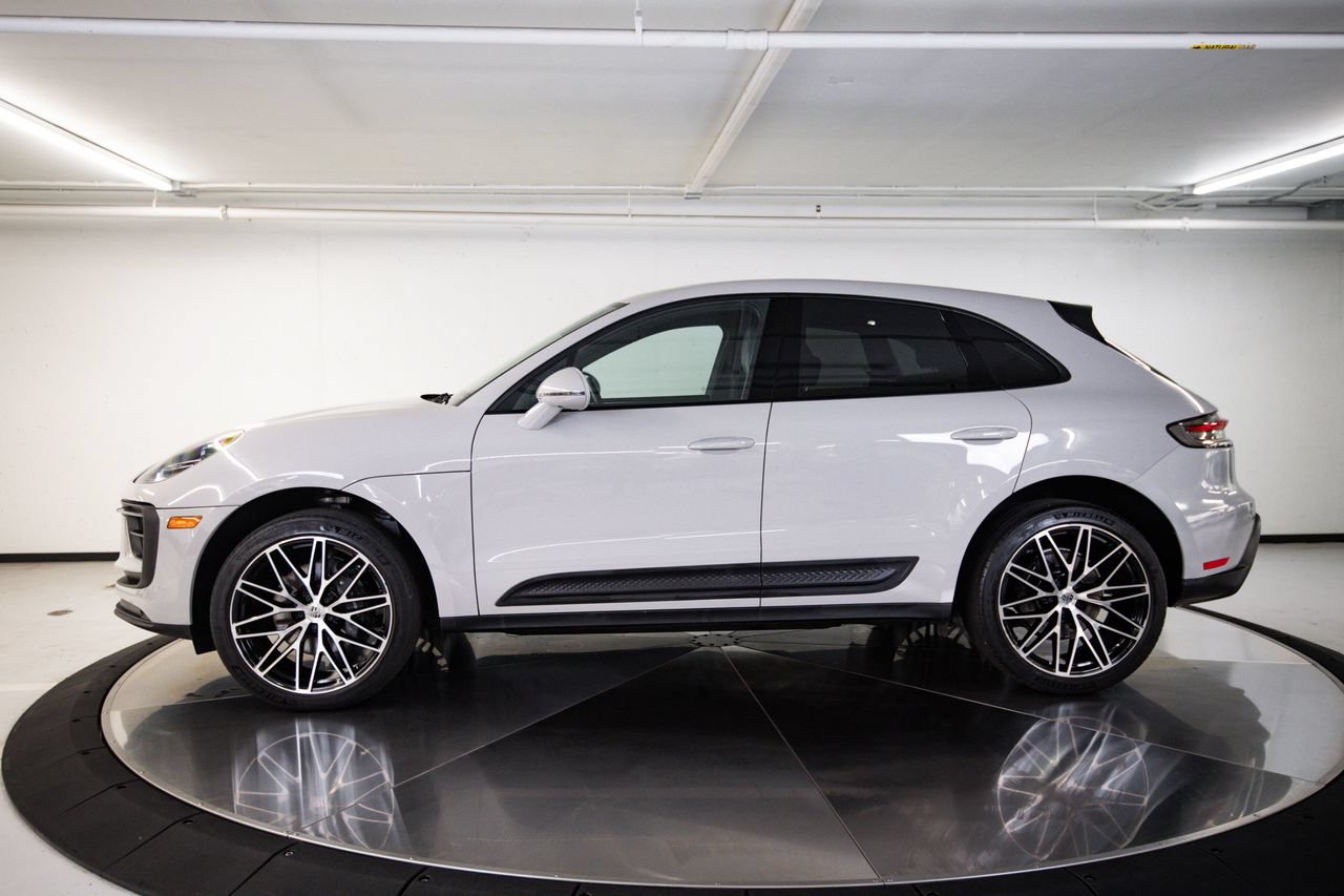 Certified 2023 Porsche Macan AWD/4WD image 2