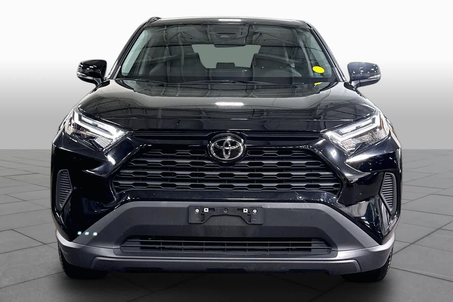 Used 2024 Toyota RAV4 LE AWD/4WD image 4