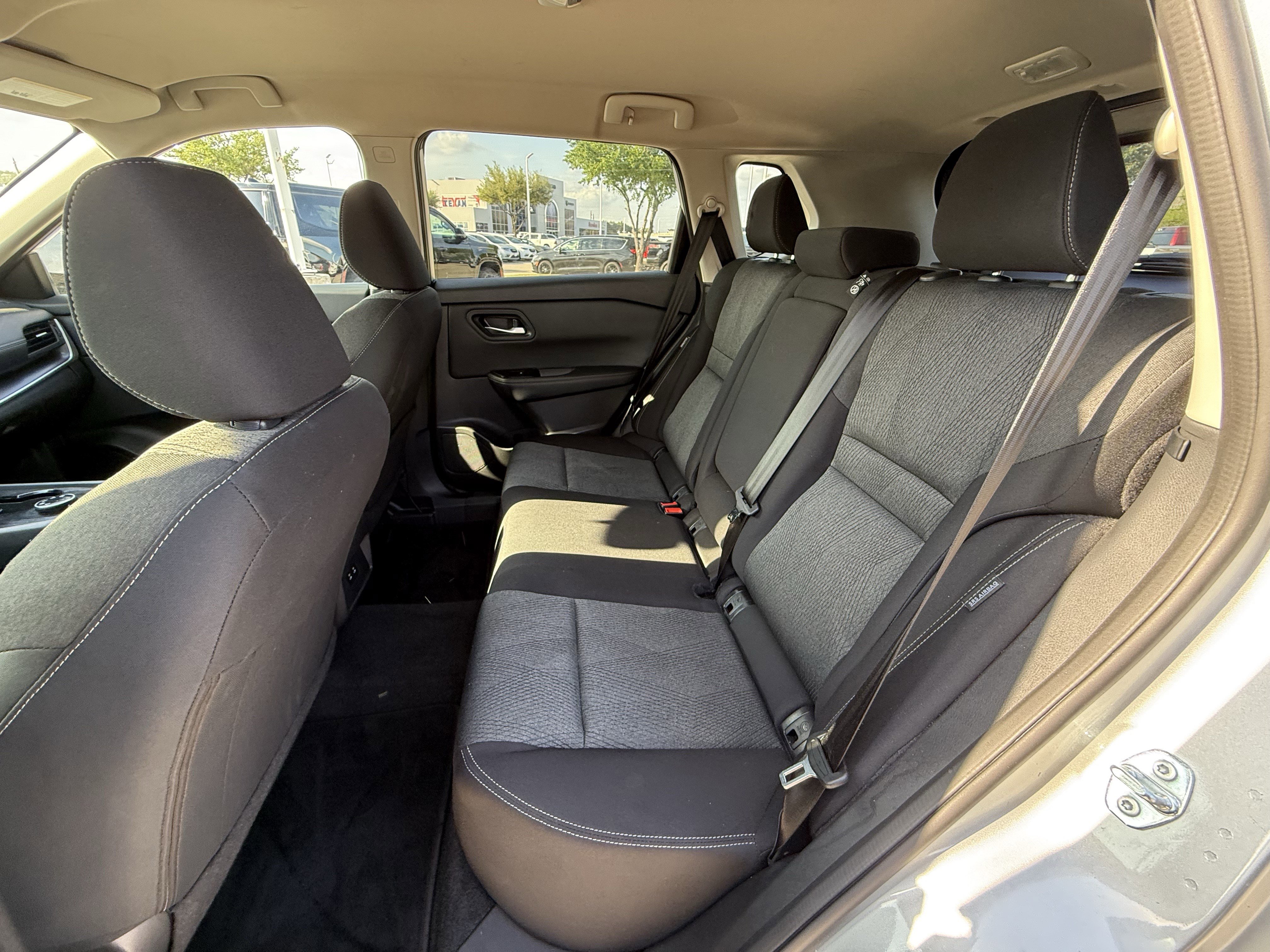 Used 2025 Nissan Rogue SV AWD/4WD image 31