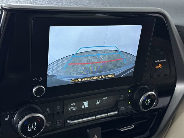 Used 2024 Toyota Highlander XLE AWD/4WD image 15