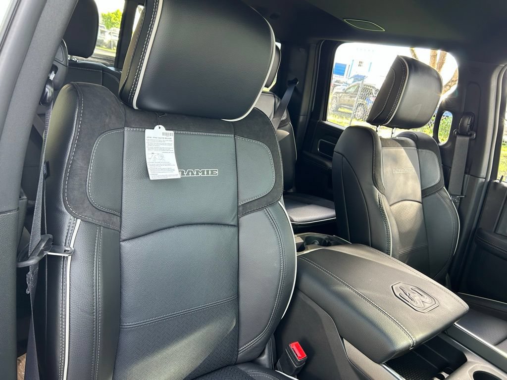 New 2026 RAM 3500 Laramie AWD/4WD image 40