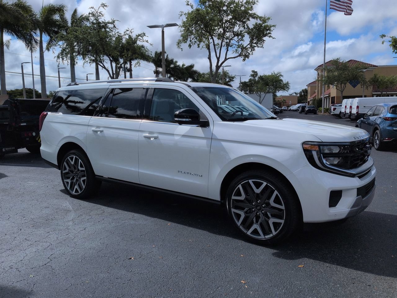 New 2026 Ford Expedition Max Platinum w/ Platinum Ultimate Package AWD/4WD image 2