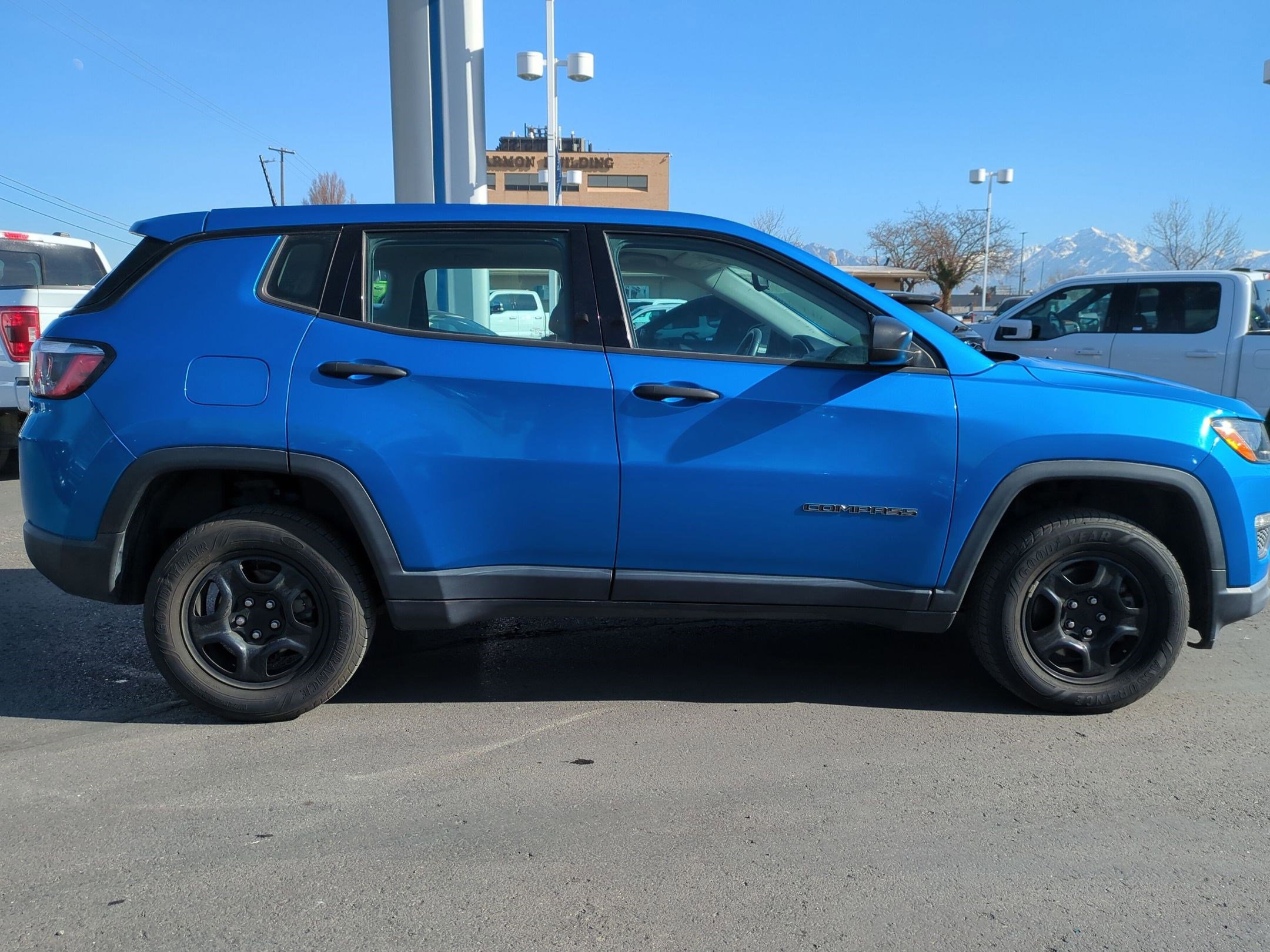Used 2020 Jeep Compass Sport image 2