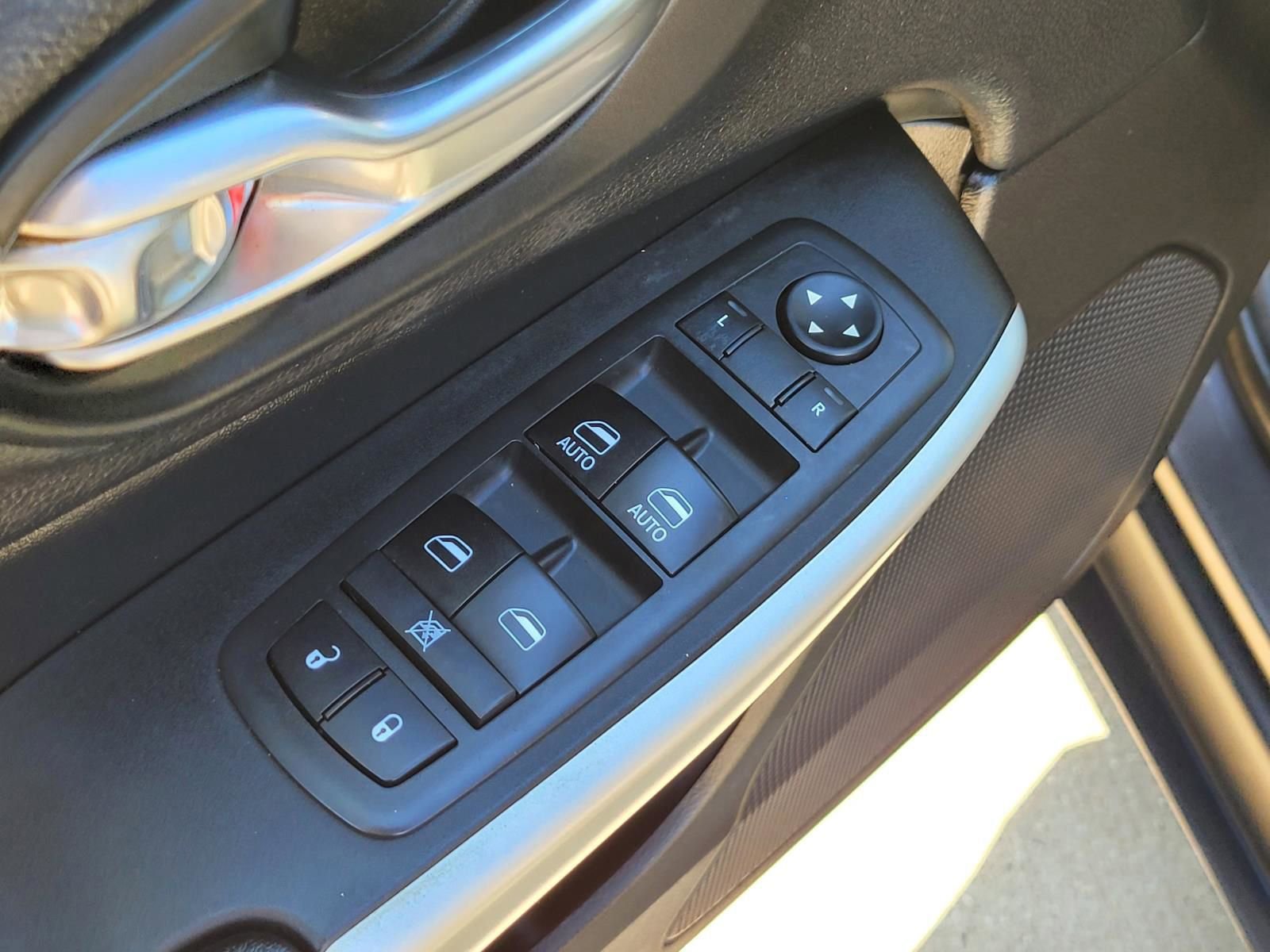 Used 2018 Jeep Cherokee Latitude Plus FWD image 20