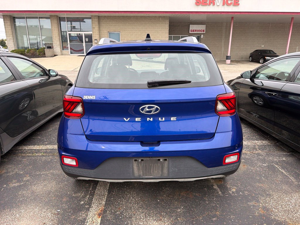 Used 2020 Hyundai Venue SEL w/ Convenience Package FWD image 3