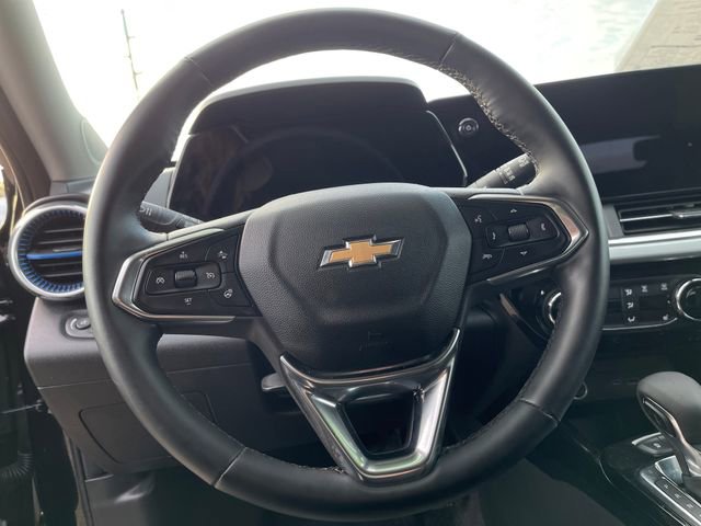 Used 2025 Chevrolet Trax LT w/ LT Convenience Package FWD image 16
