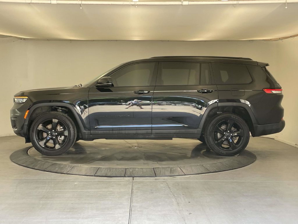 Used 2023 Jeep Grand Cherokee L Laredo AWD/4WD image 2