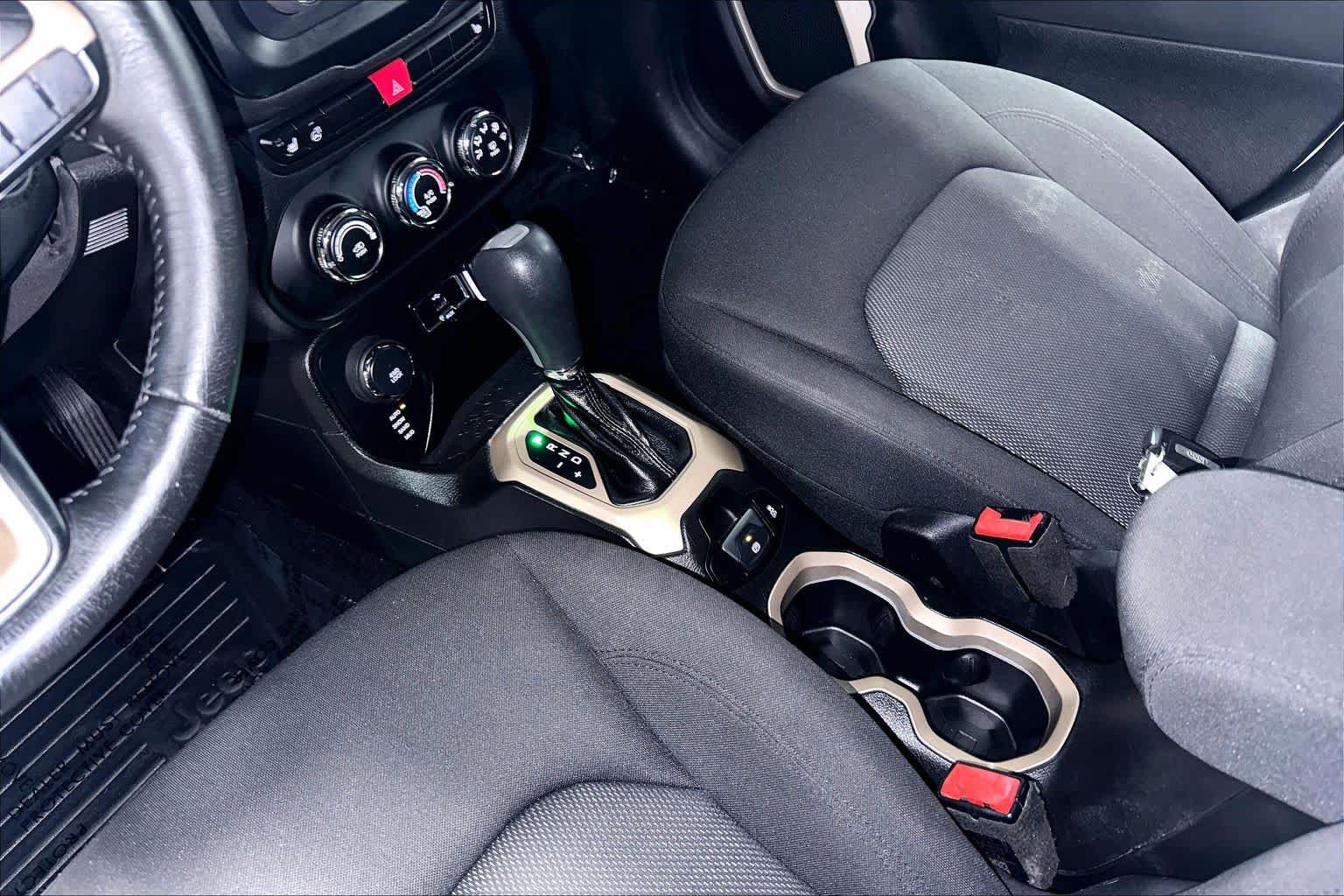 Used 2015 Jeep Renegade Latitude w/ Cold Weather Group II AWD/4WD image 16