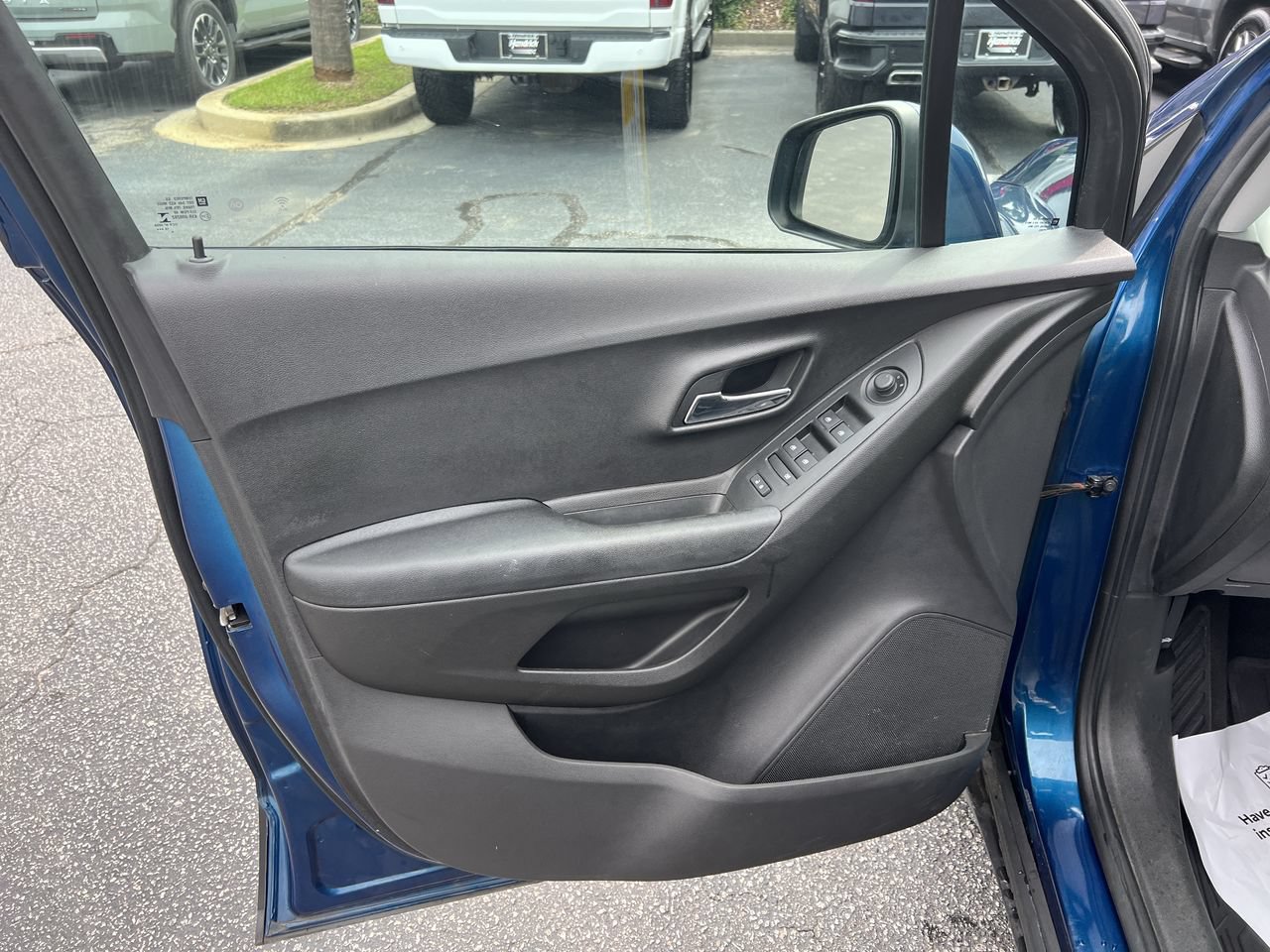 Used 2019 Chevrolet Trax LT w/ LT Convenience Package FWD image 14
