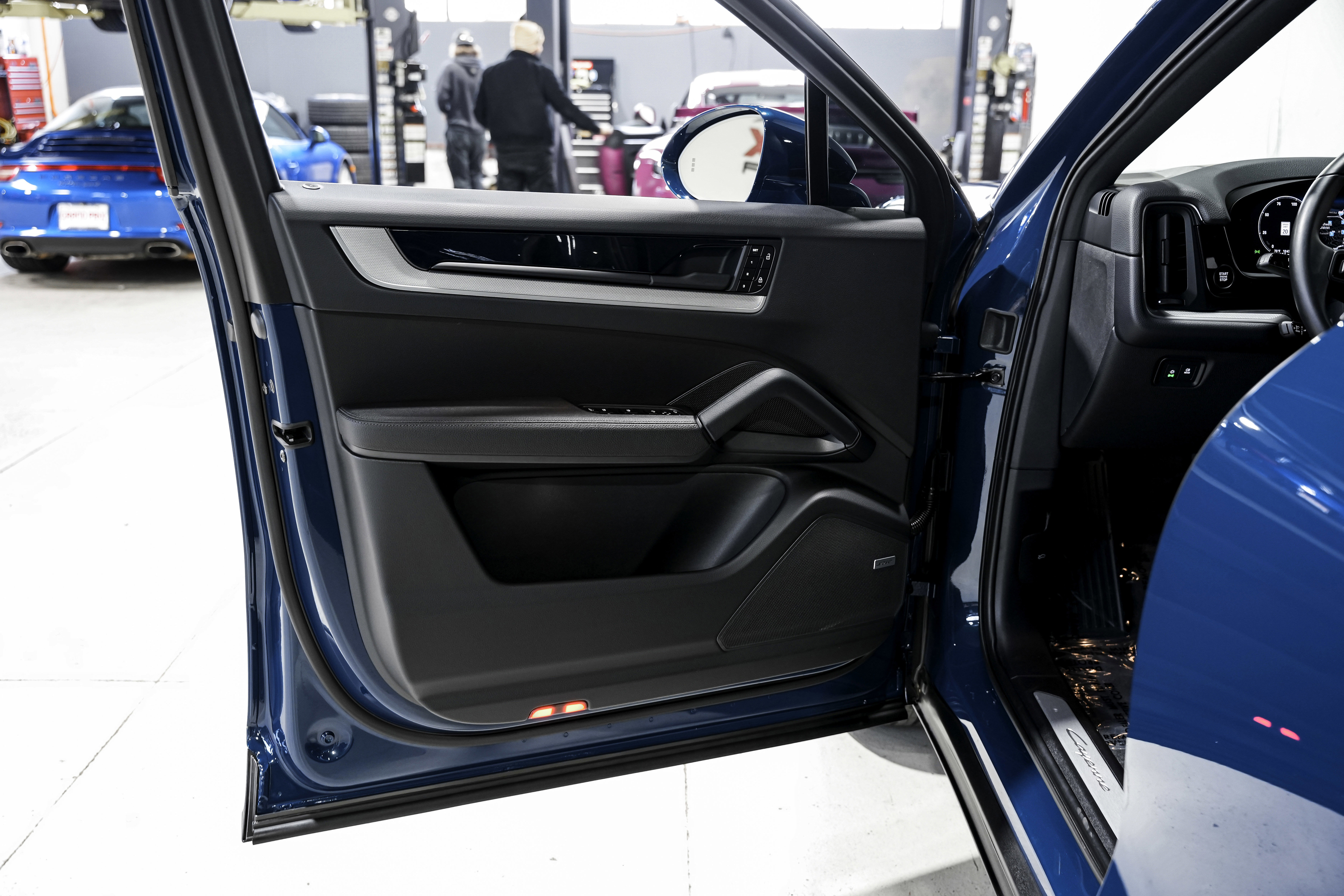 Used 2024 Porsche Cayenne Coupe image 23