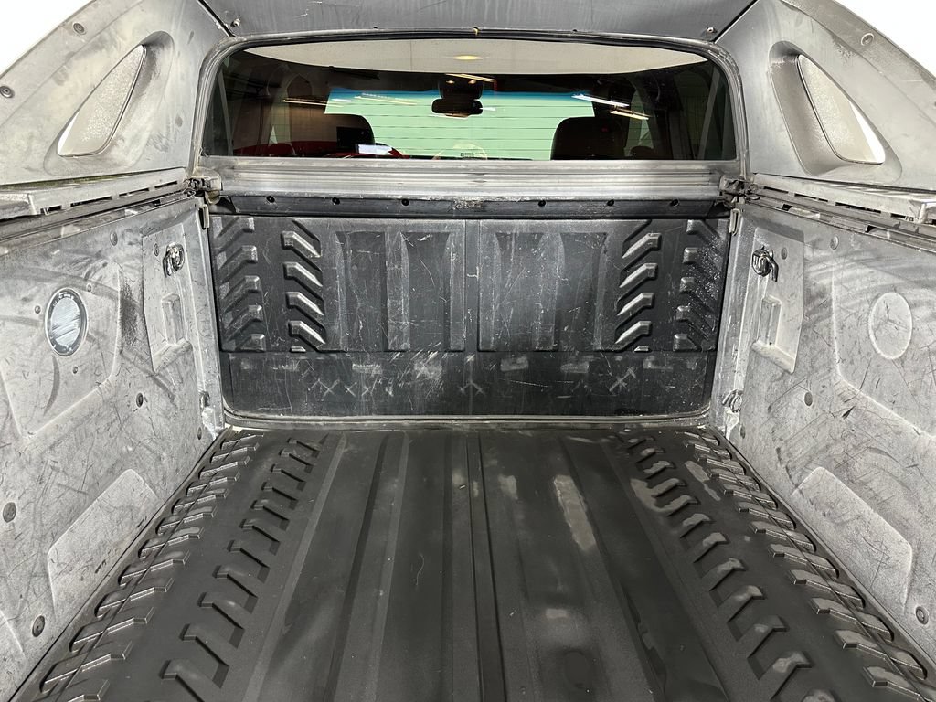 Used 2004 Chevrolet Avalanche 2500 w/ Preferred Equipment Group AWD/4WD image 24