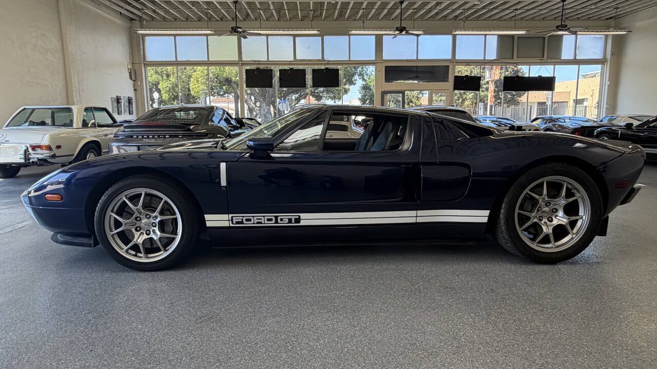 Used 2006 Ford GT RWD image 10