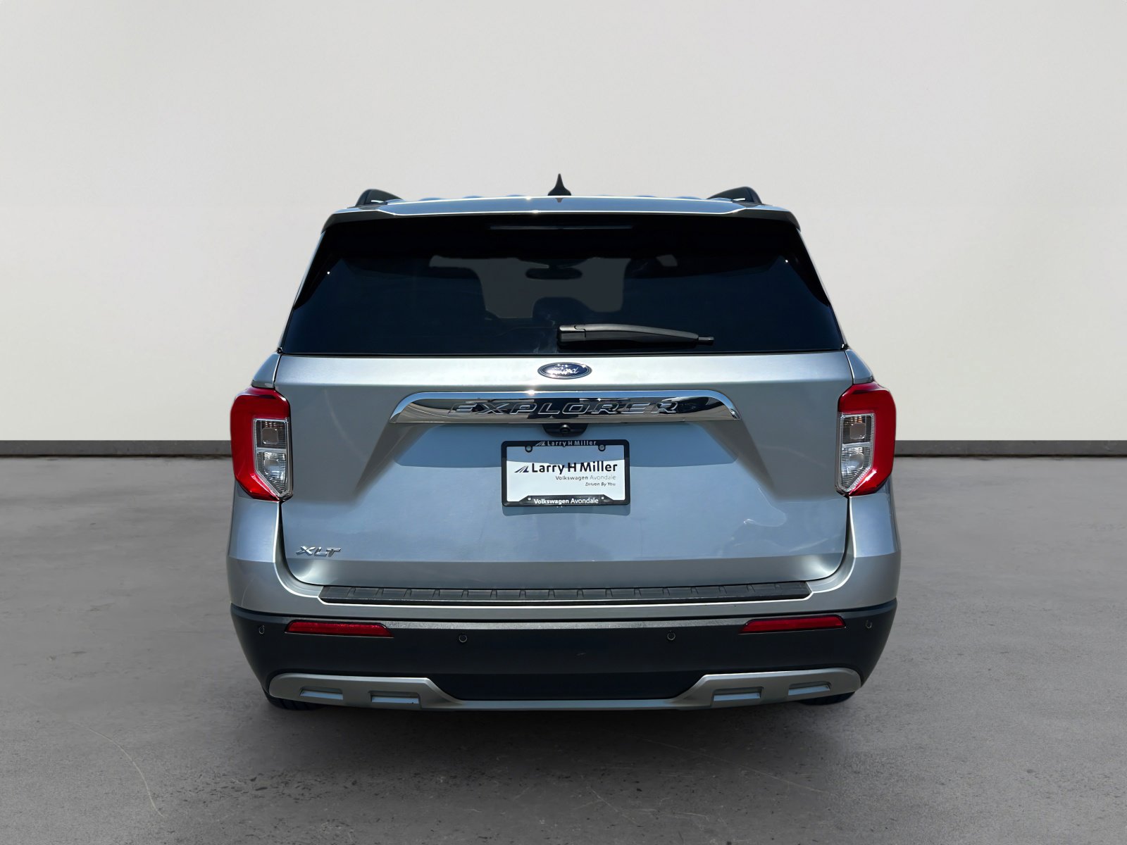 Used 2024 Ford Explorer XLT w/ Equipment Group 202A RWD image 4