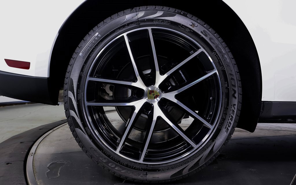 New 2025 Porsche Macan image 21