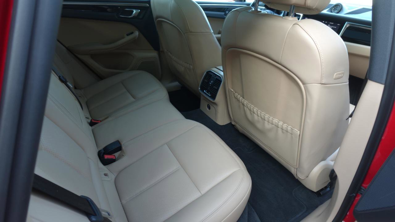 Used 2023 Porsche Macan image 16