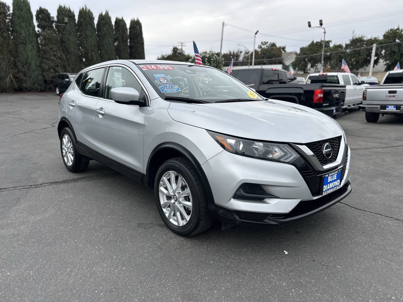 Used 2021 Nissan Rogue Sport S image 2
