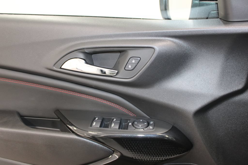 New 2026 Chevrolet Trax RS w/ Sunroof Package FWD image 40