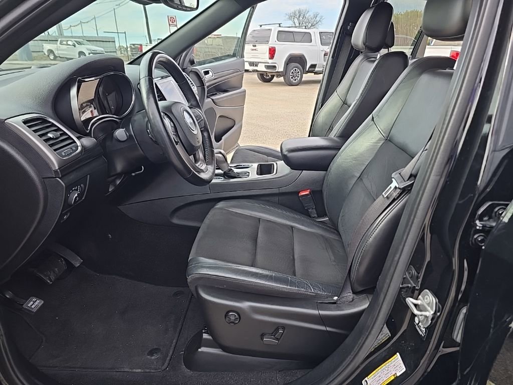 Used 2022 Jeep Grand Cherokee Laredo X image 10