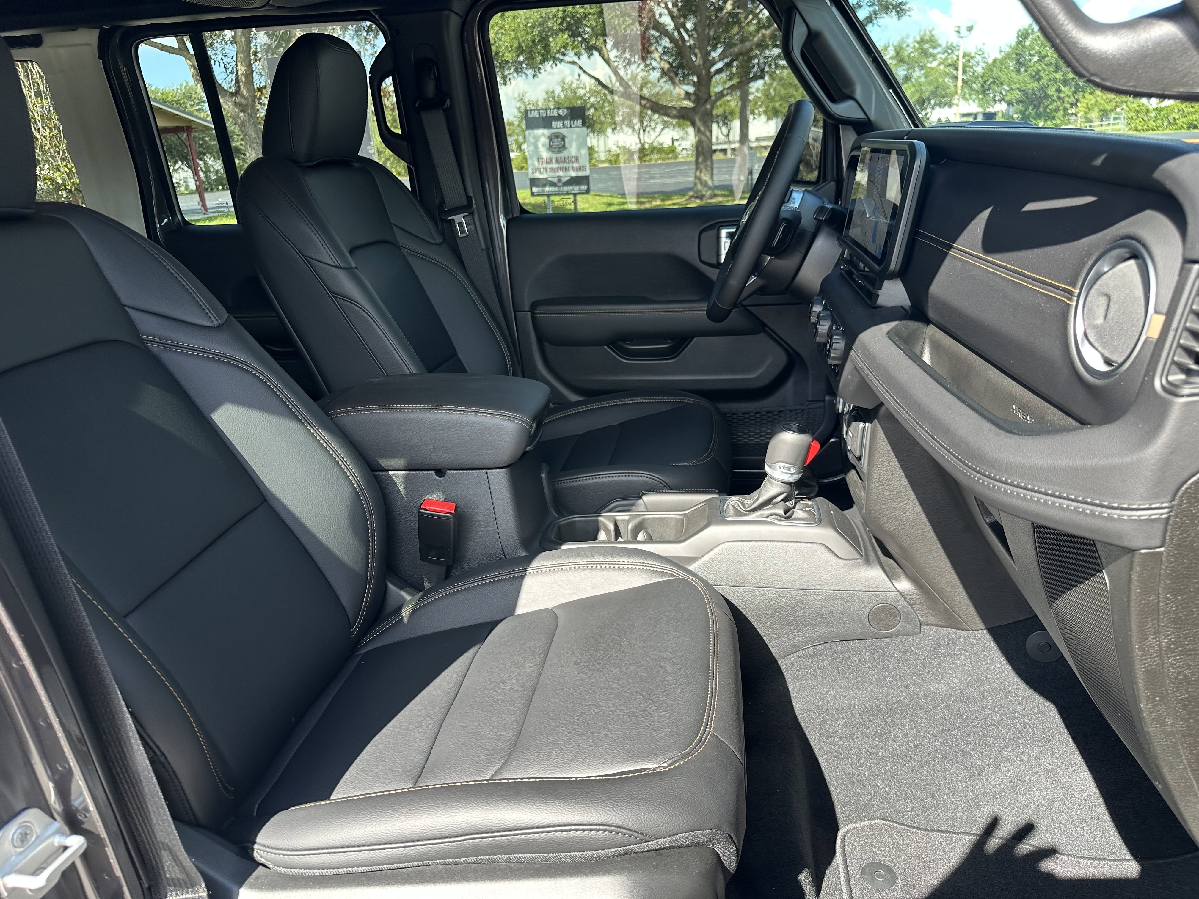 Used 2025 Jeep Wrangler Sahara w/ Safety Group image 33