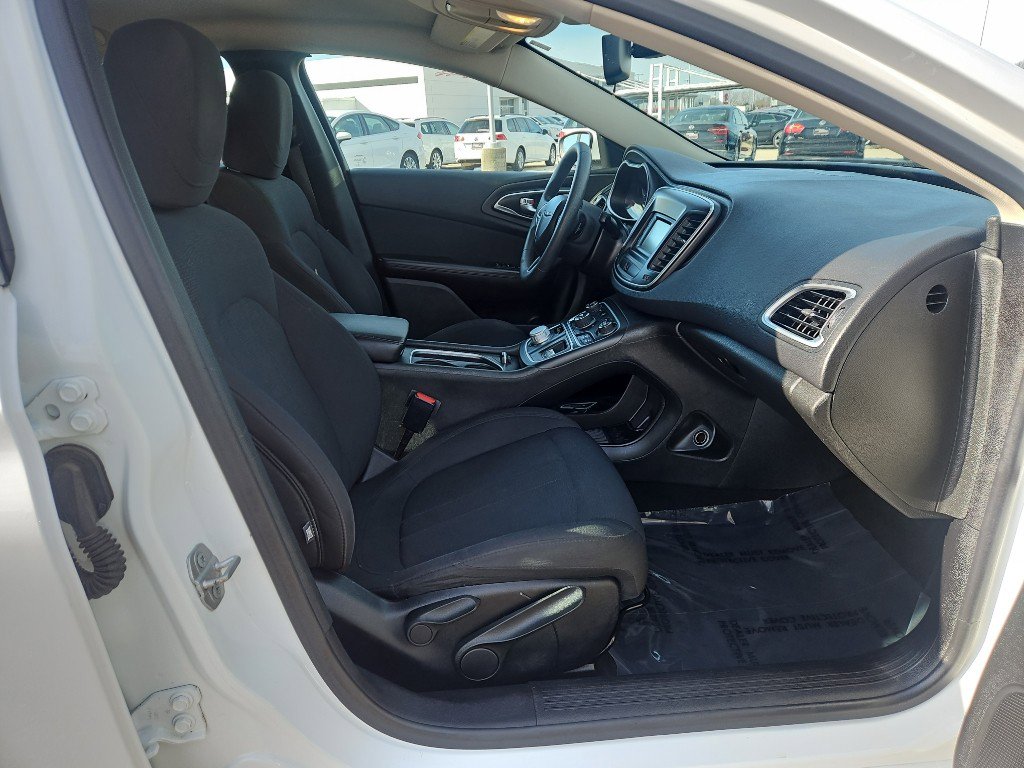 Used 2016 Chrysler 200 Limited image 13