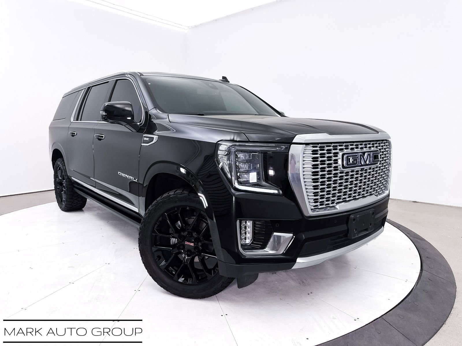 Used 2022 GMC Yukon XL Denali AWD/4WD image 1