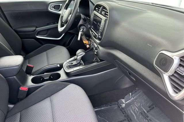 Used 2023 Kia Soul LX w/ LX Technology Package image 17