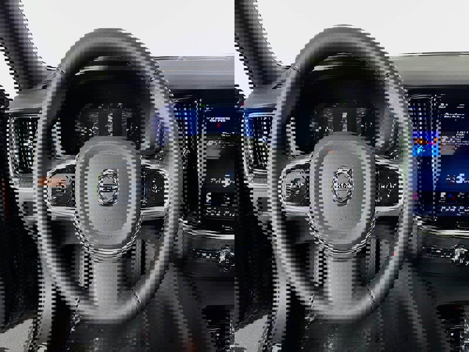 Used 2025 Volvo V60 B5 Cross Country Plus image 13