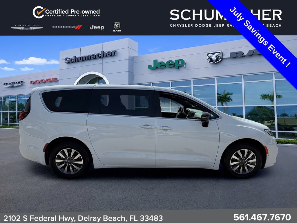 Used 2025 Chrysler Pacifica Select FWD image 8