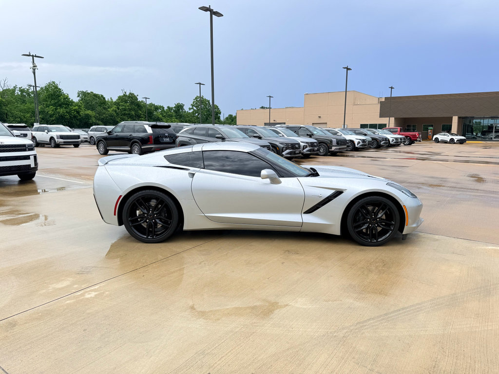 Used 2016 Chevrolet Corvette Stingray Coupe RWD image 4