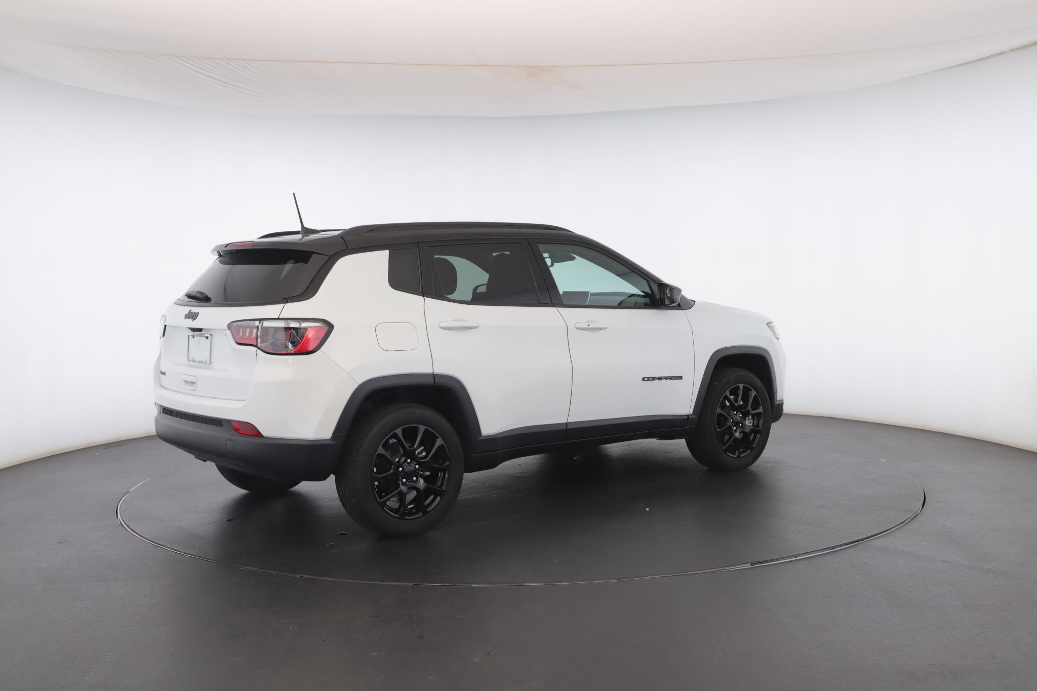 Used 2024 Jeep Compass Latitude w/ Sun and Sound Group AWD/4WD image 29