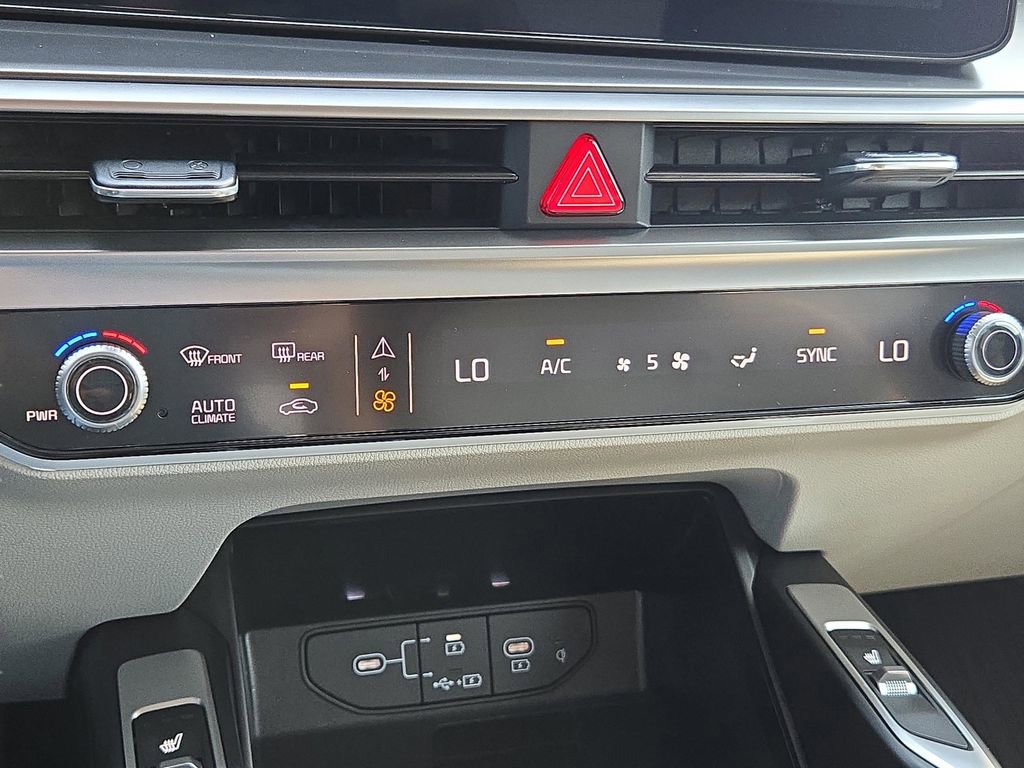 Certified 2024 Kia Sorento EX w/ Panoramic Sunroof Package image 27
