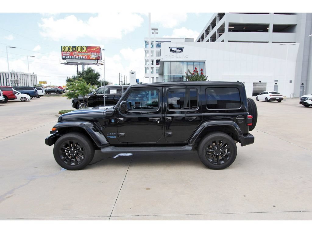 Used 2021 Jeep Wrangler Unlimited Sahara AWD/4WD image 3