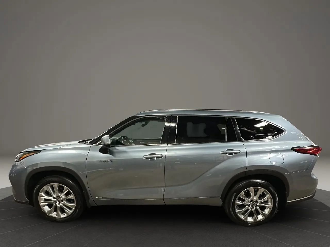 Used 2021 Toyota Highlander Limited image 2