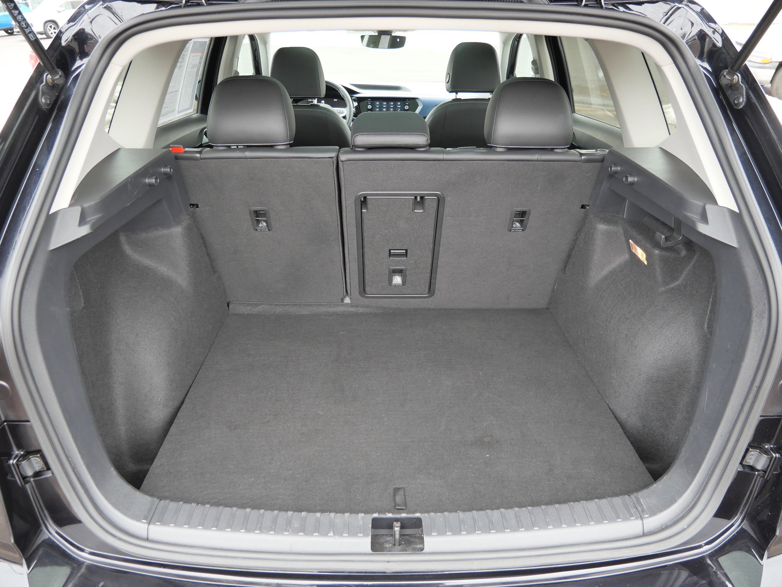 Certified 2023 Volkswagen Taos SE w/ Panoramic Sunroof Package image 18