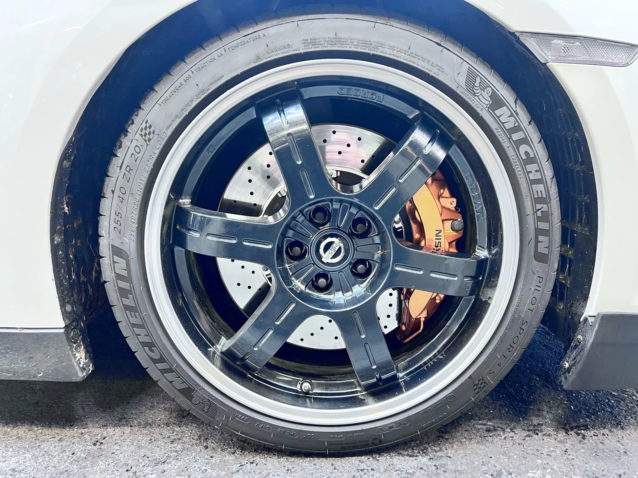 Used 2015 Nissan GT-R Premium image 14