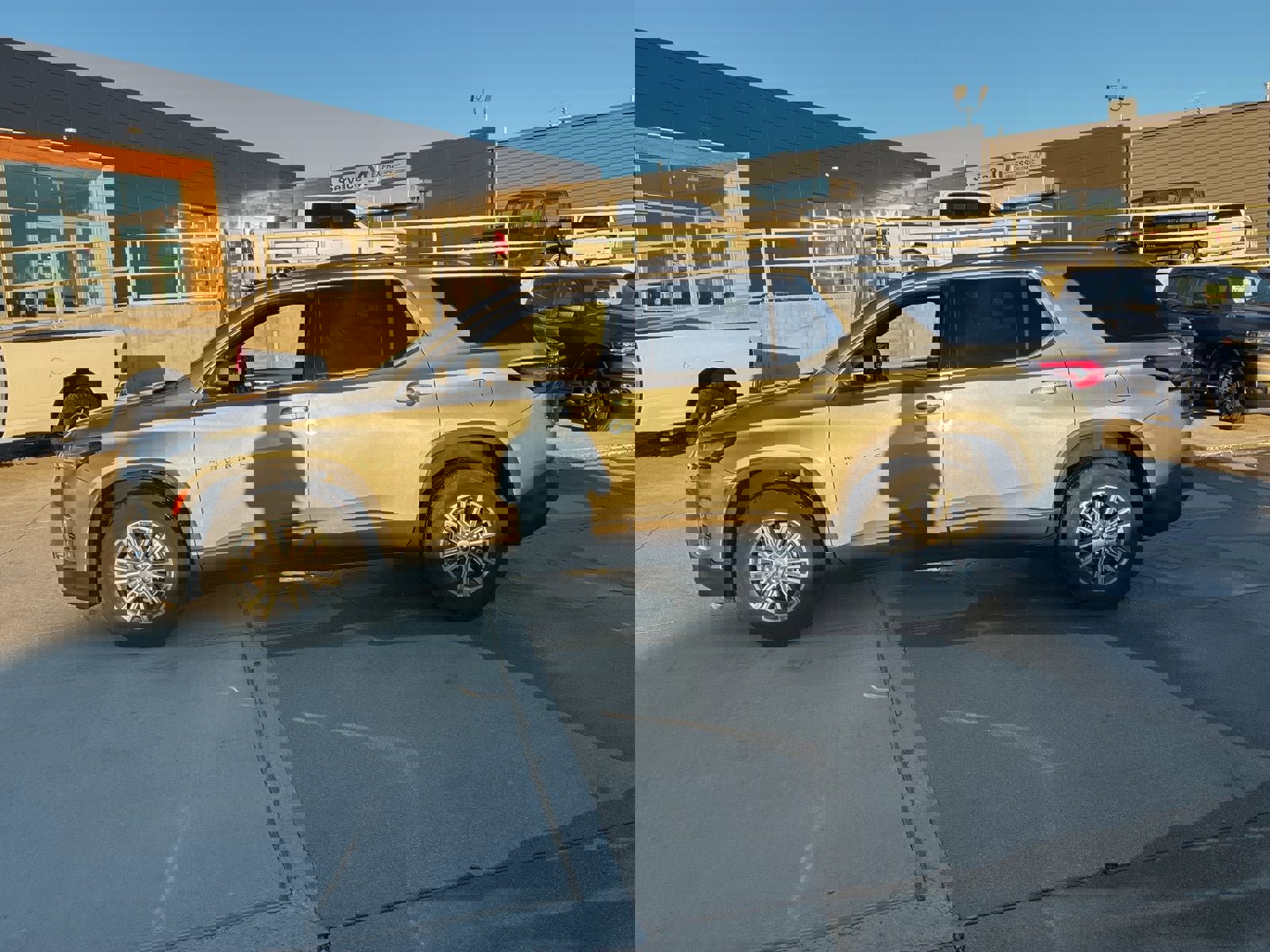 Used 2023 Chevrolet Traverse LT w/ LPO, Floor Liner Package image 2