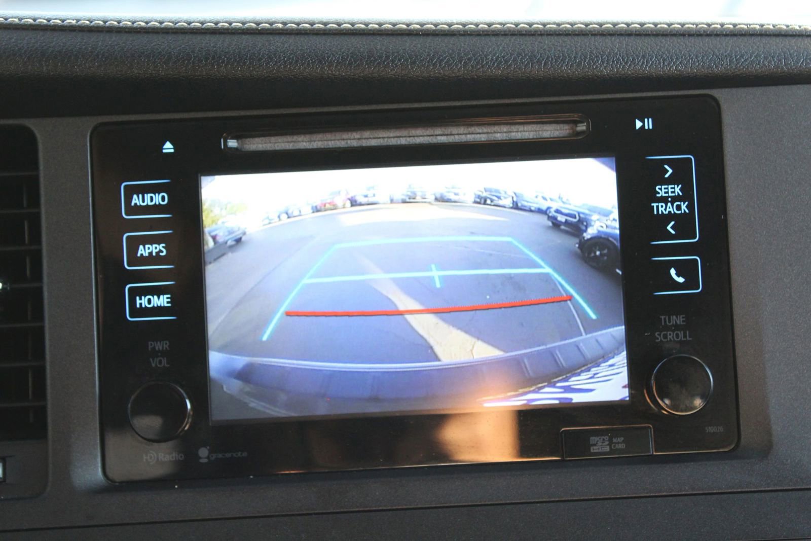 Used 2015 Toyota Sienna XLE w/ XLE Navigation Package FWD image 21