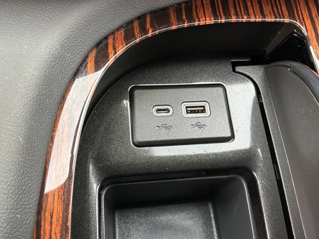 Used 2021 Cadillac Escalade ESV Premium Luxury AWD/4WD image 18