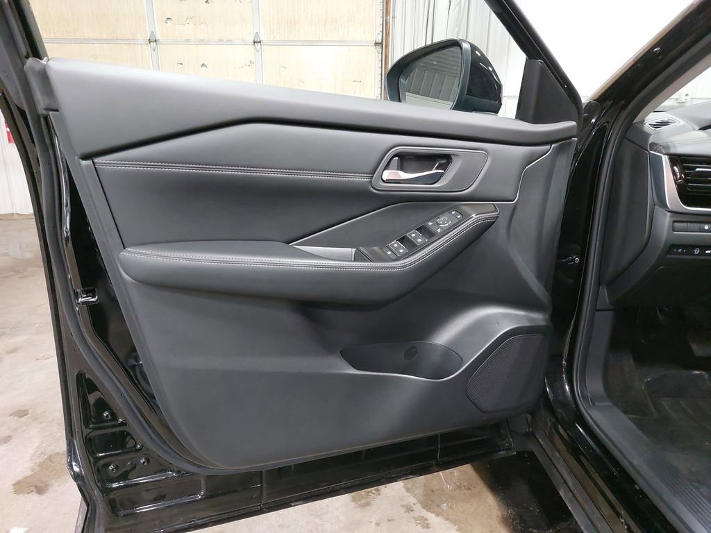 Certified 2025 Nissan Rogue SL image 28