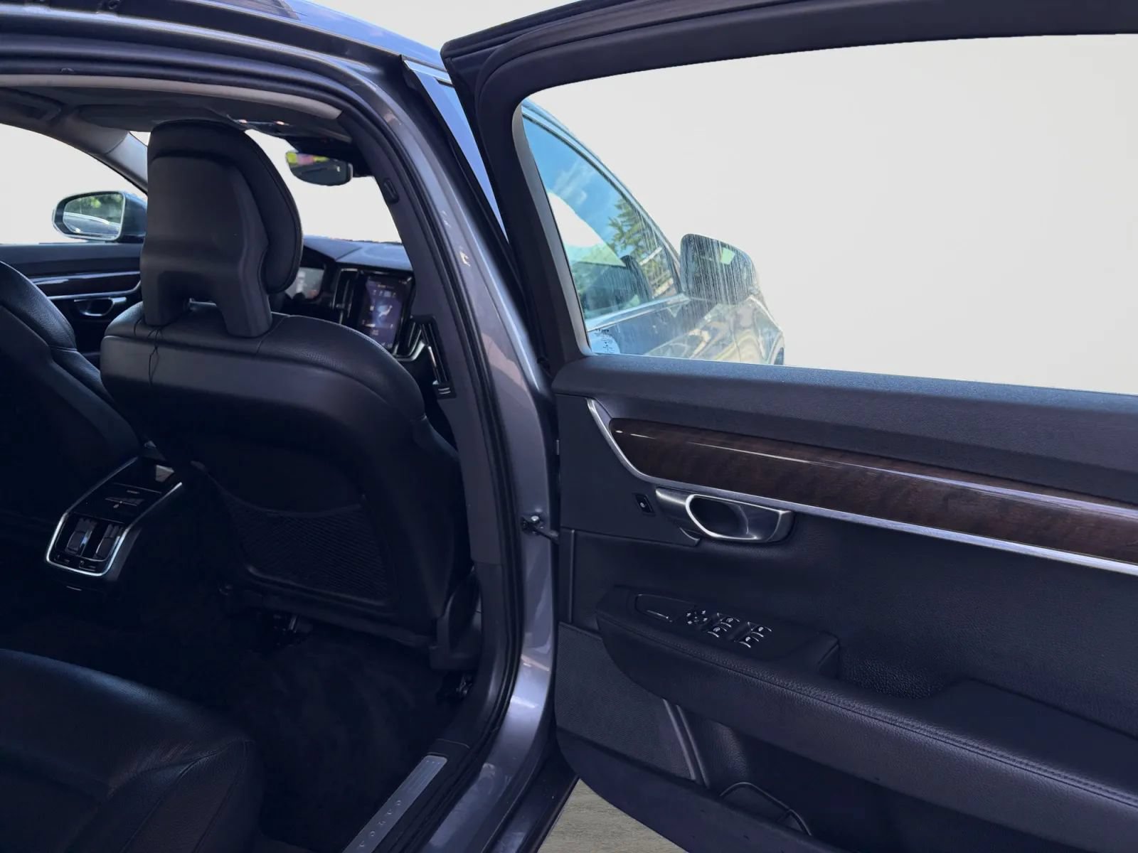 Used 2018 Volvo S90 T5 Momentum w/ Convenience Package FWD image 17