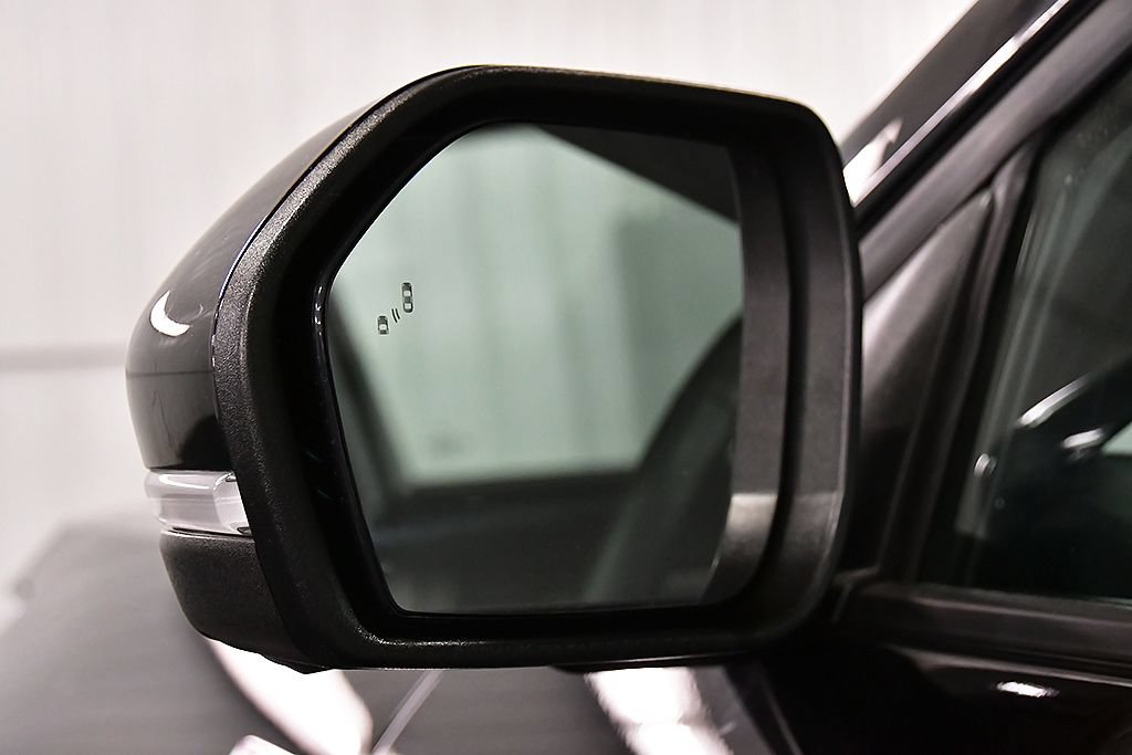 Used 2025 Ford Explorer ST-Line w/ ST-Line Street Pack AWD/4WD image 13