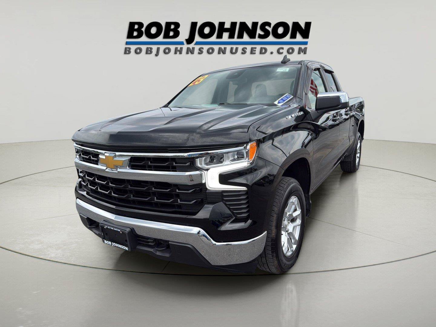 Used 2023 Chevrolet Silverado 1500 LT AWD/4WD image 3