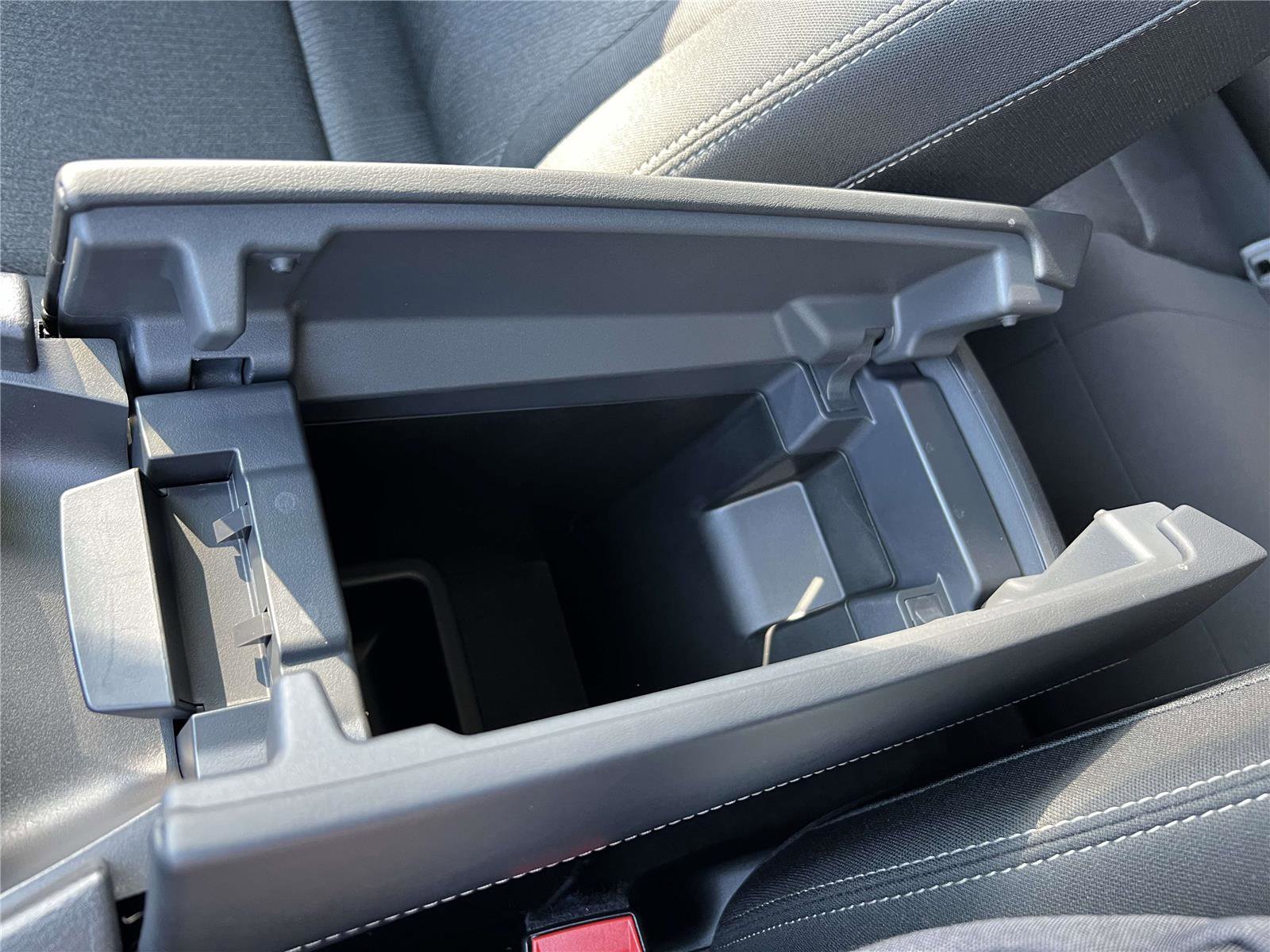 Used 2025 Nissan Rogue SV image 41