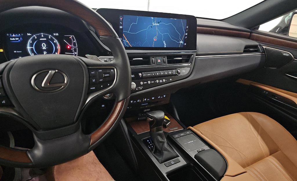 Used 2022 Lexus ES 350 Ultra Luxury w/ Accessory Package 2 image 11