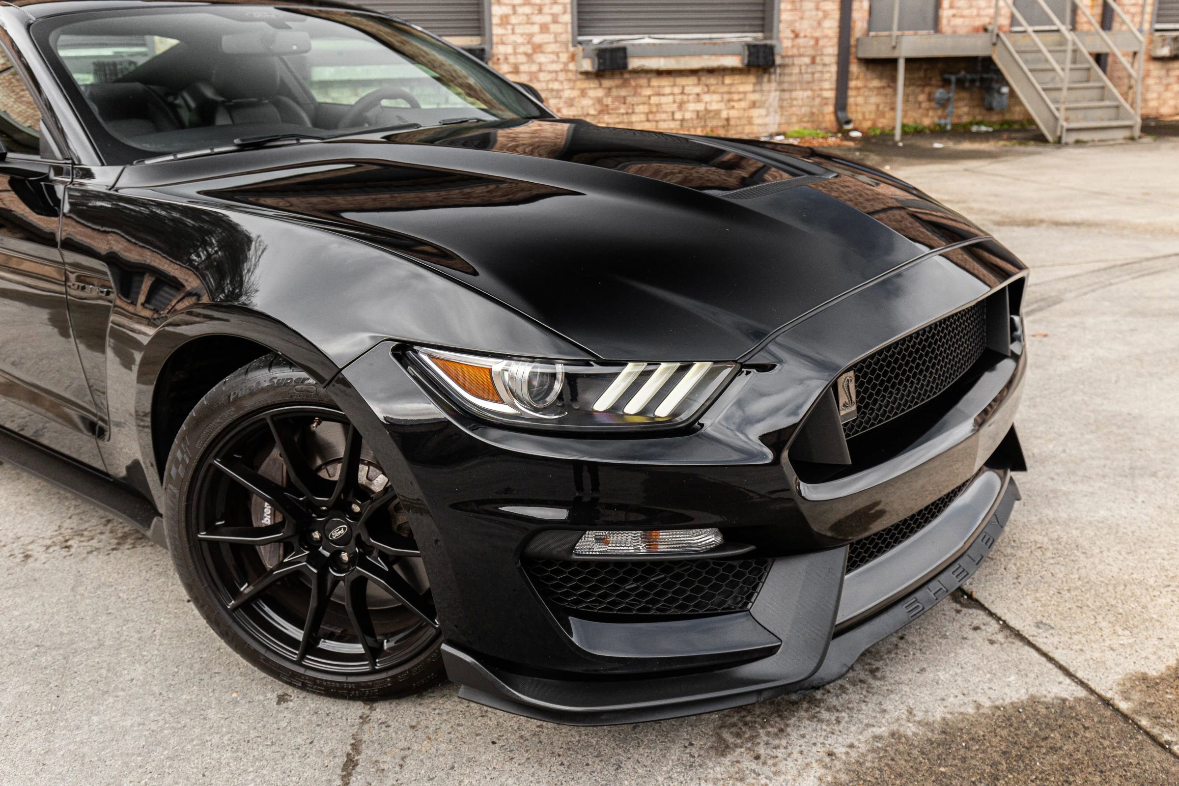 Used 2019 Ford Mustang Shelby GT350 w/ Technology Package image 3