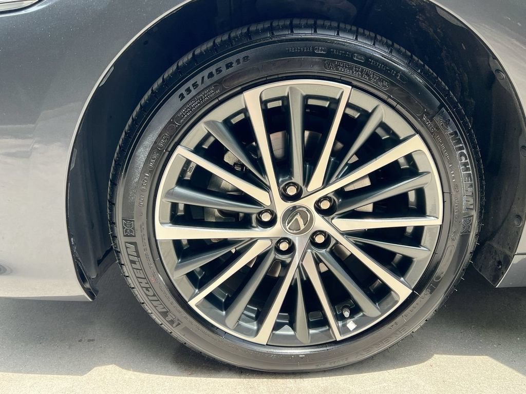Certified 2025 Lexus ES 300h w/ Premium Package FWD image 9