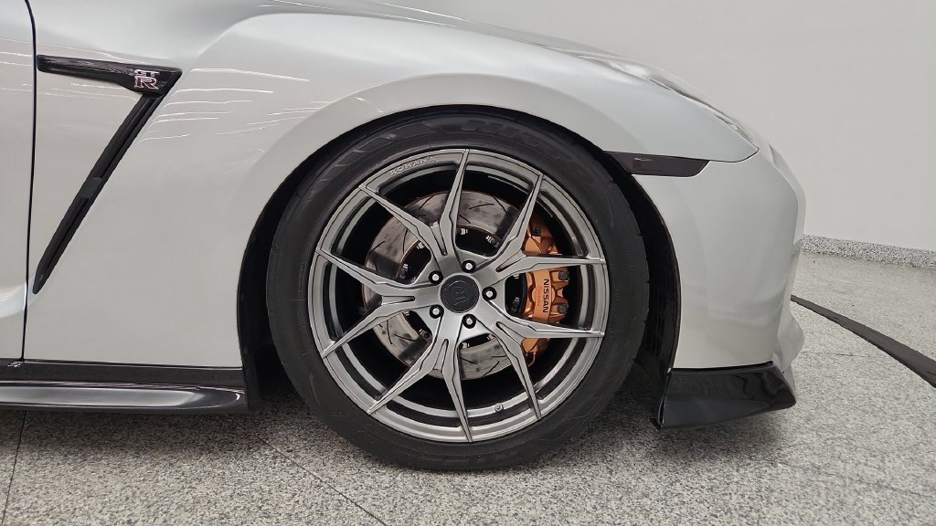 Used 2020 Nissan GT-R Premium AWD/4WD image 26