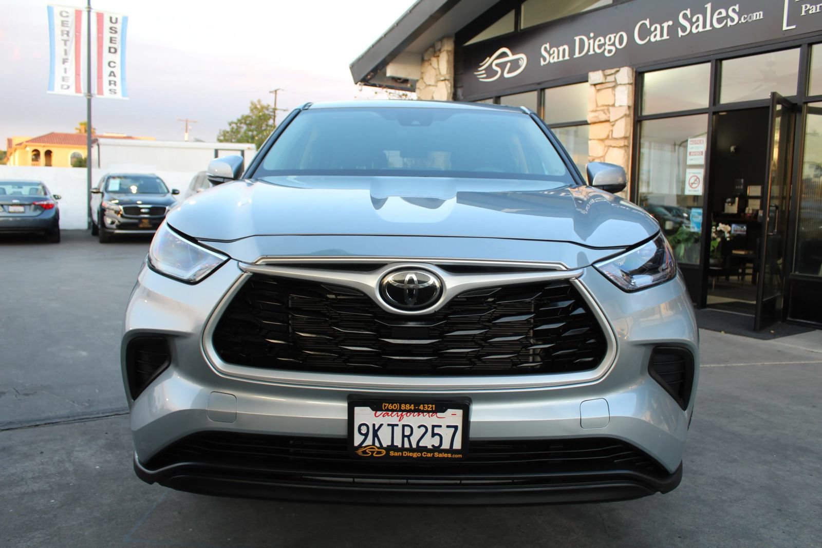 Used 2021 Toyota Highlander L FWD image 8