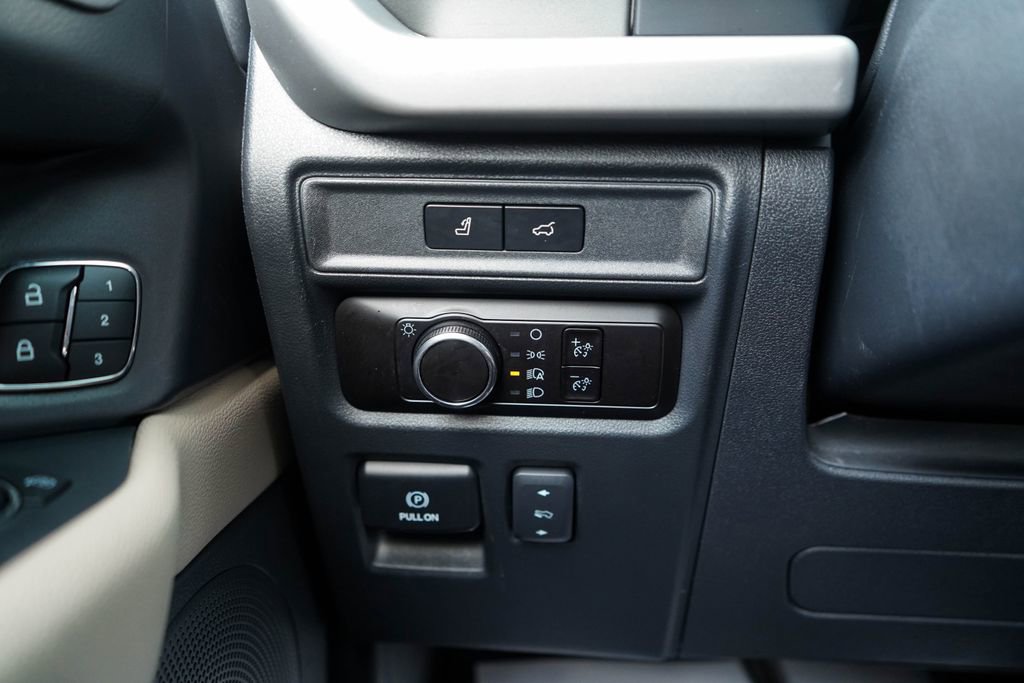 Used 2023 Ford Expedition Max XLT image 26