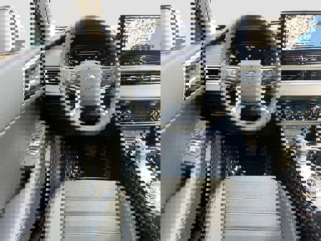 New 2025 Mitsubishi Outlander SE image 23